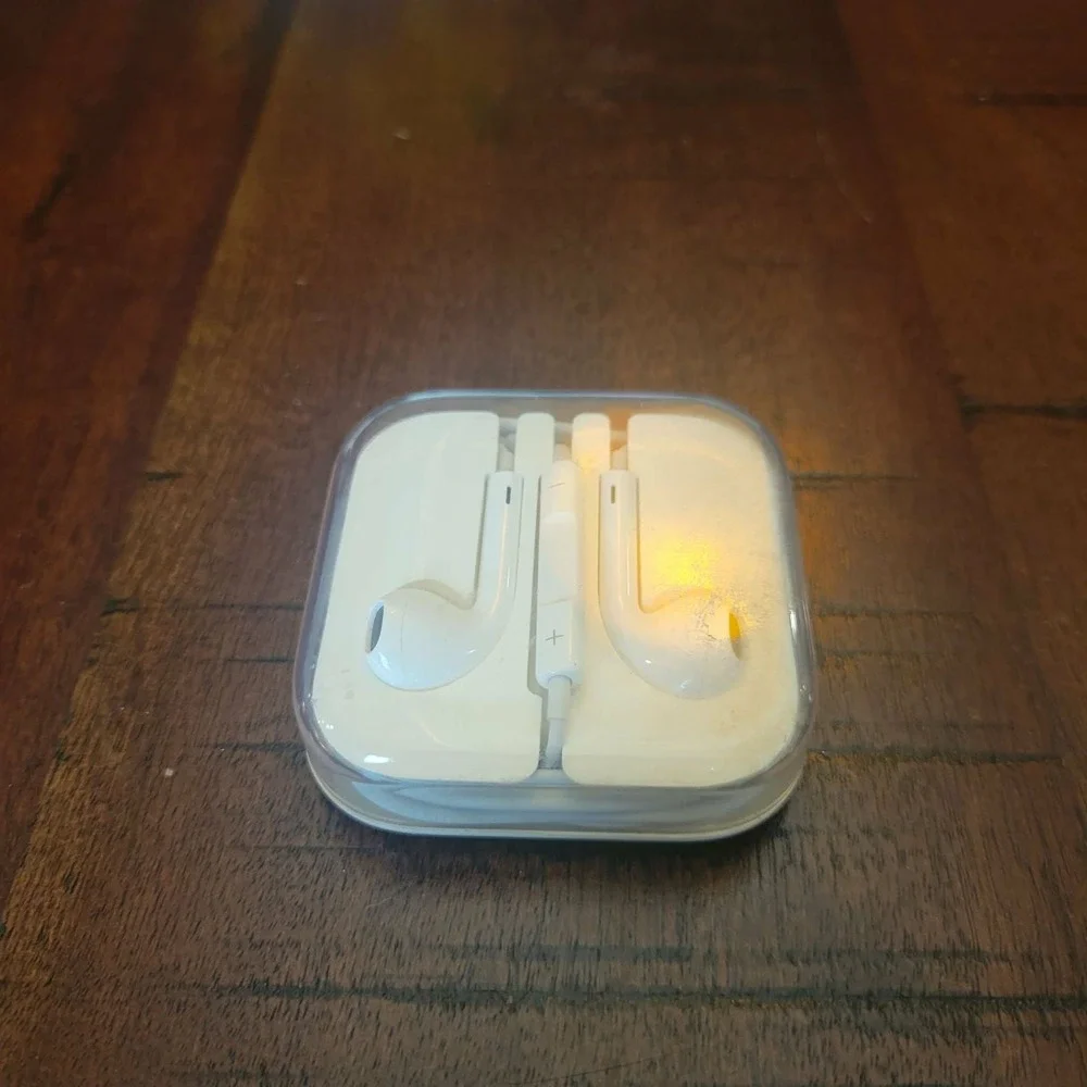 Apple EarPods 3.5mm Headphone Jack Wired In-Ear Headphones with Case TESTED